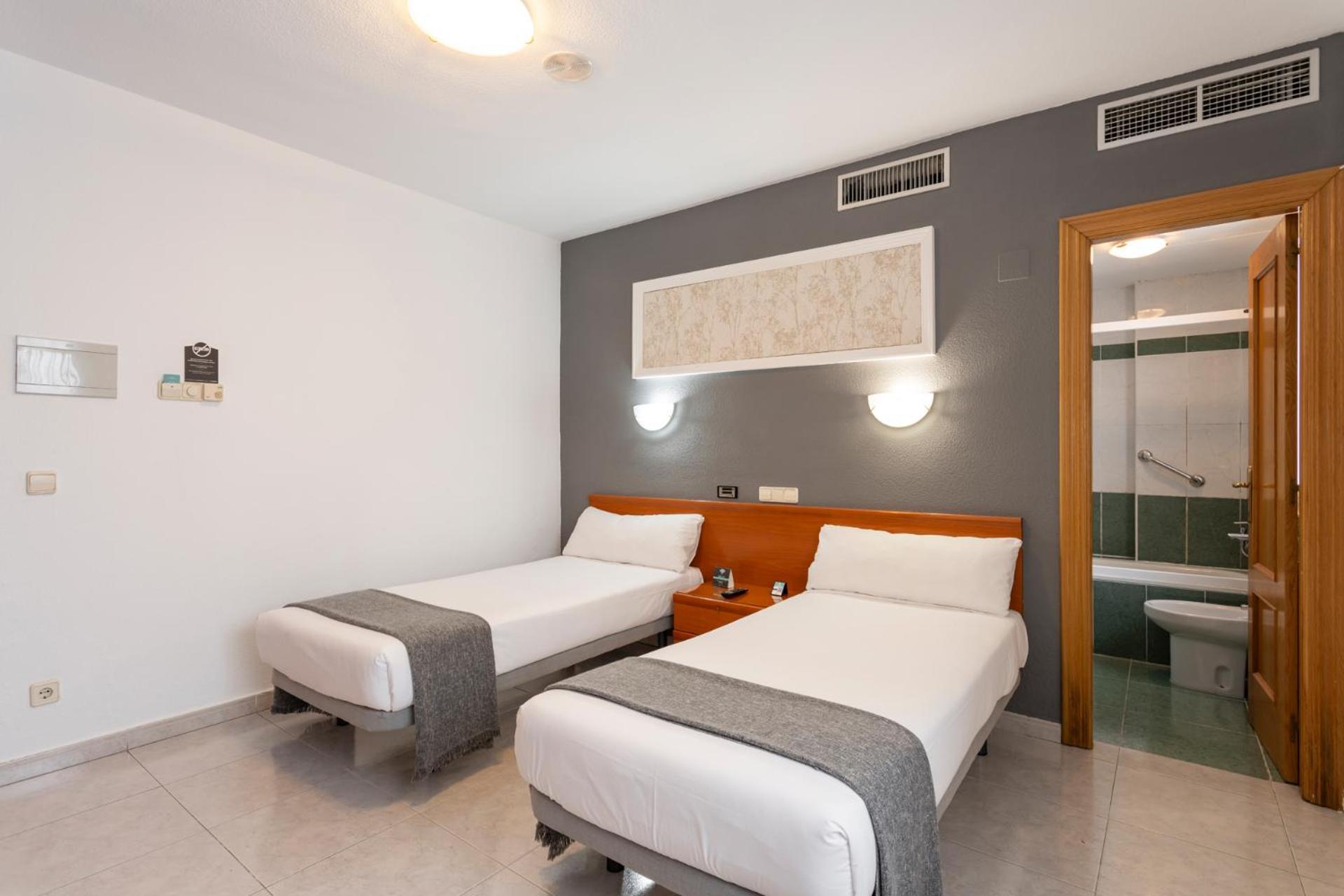 Hotel Alda Ciudad De โตโร ภายนอก รูปภาพ